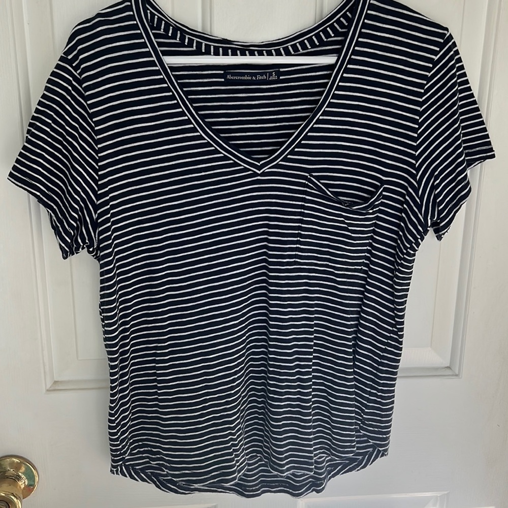 Abercrombie & Fitch Stripe V-neck Top. Size Small. Like New.